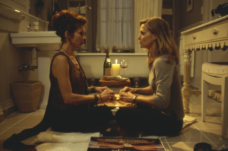 DianaScarwid and MichellePfeiffer in 'What Lies Beneath'
